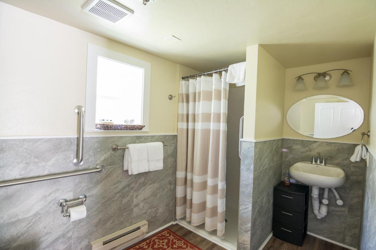 Yellowstone Hot Springs Resort Gardiner Εξωτερικό φωτογραφία