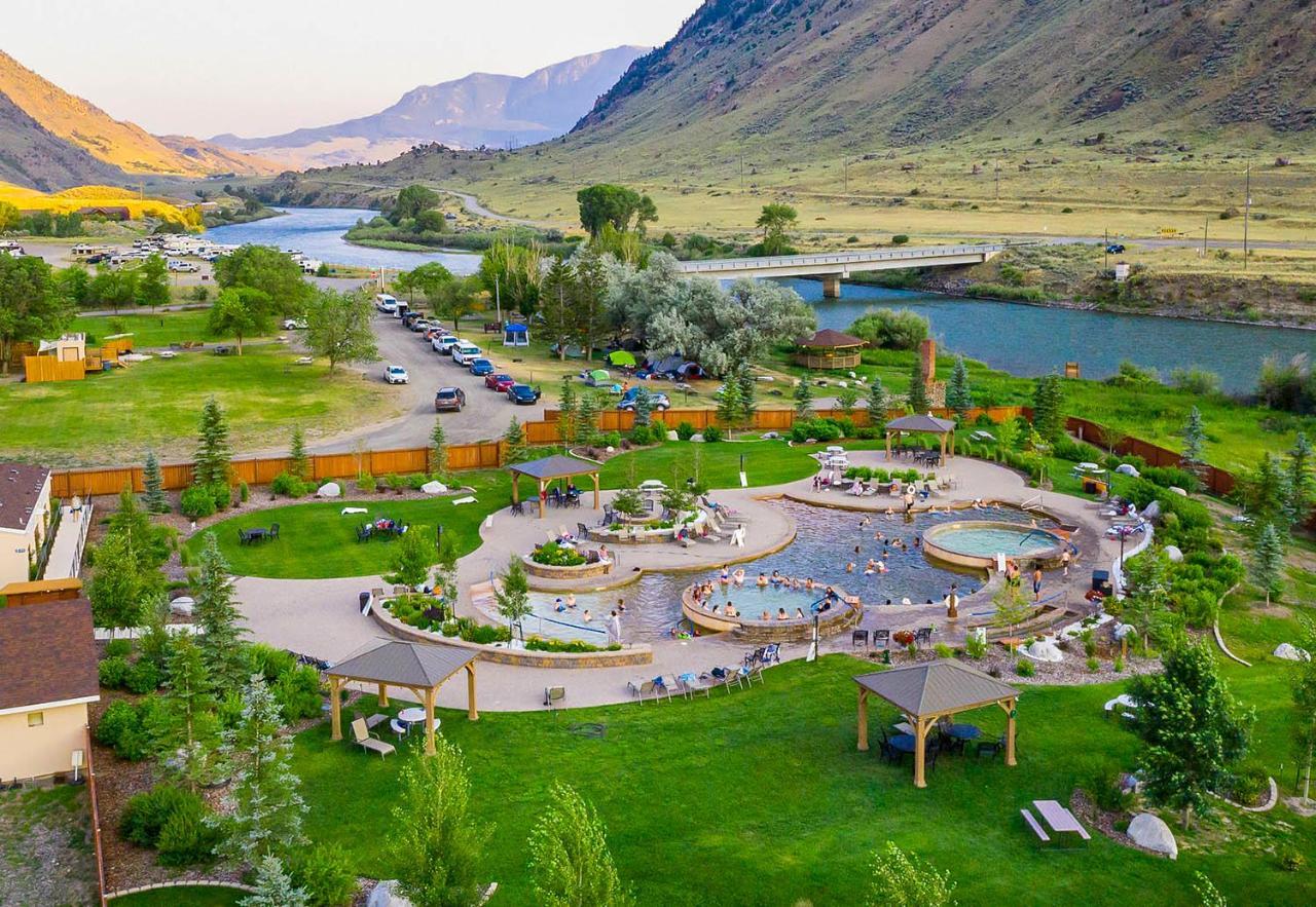 Yellowstone Hot Springs Resort Gardiner Εξωτερικό φωτογραφία